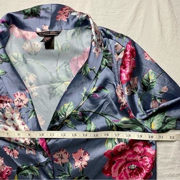 Victoria’s Secret Satin Top Floral Print Pajamas Size Medium Button-up - Picture 7 of 8